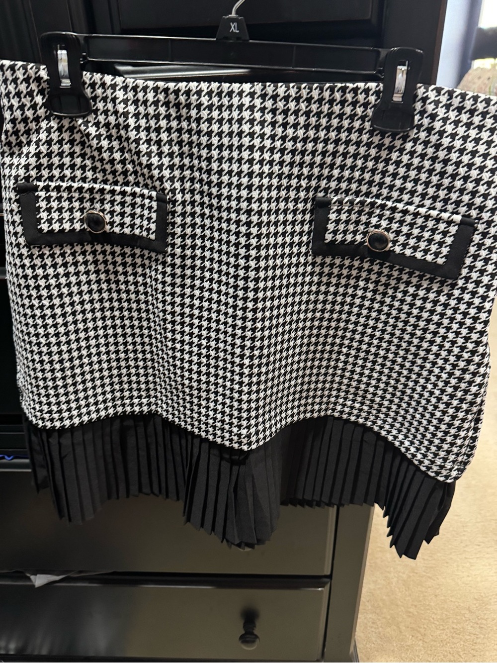 Black and White Houndstooth Pleated Hem Skirt